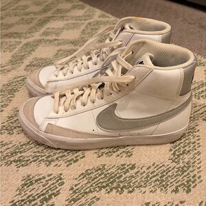 Nike High Top Blazers White & Silver, Kids size 7 / women’s size 8.5